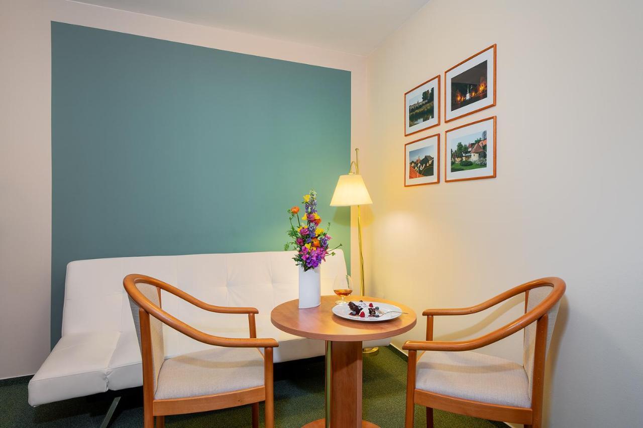 Hotel Bily Jednorozec Trebon Ngoại thất bức ảnh
