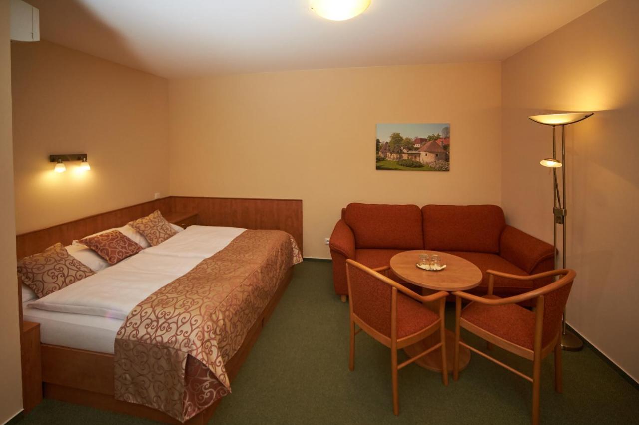 Hotel Bily Jednorozec Trebon Ngoại thất bức ảnh