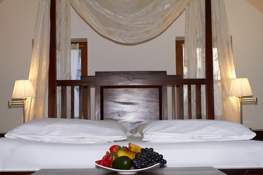 Hotel Bily Jednorozec Trebon Ngoại thất bức ảnh