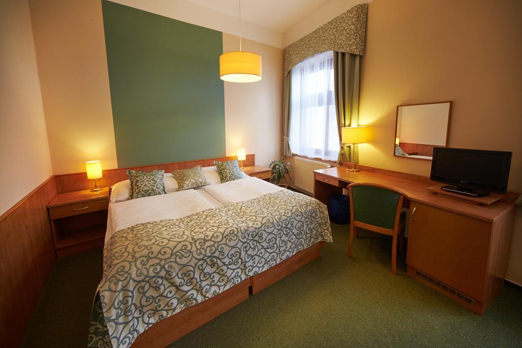 Hotel Bily Jednorozec Trebon Ngoại thất bức ảnh